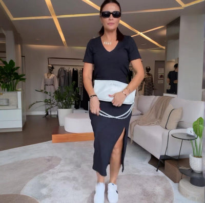 Noa™ | Stilfuld top og nederdel med V-hals