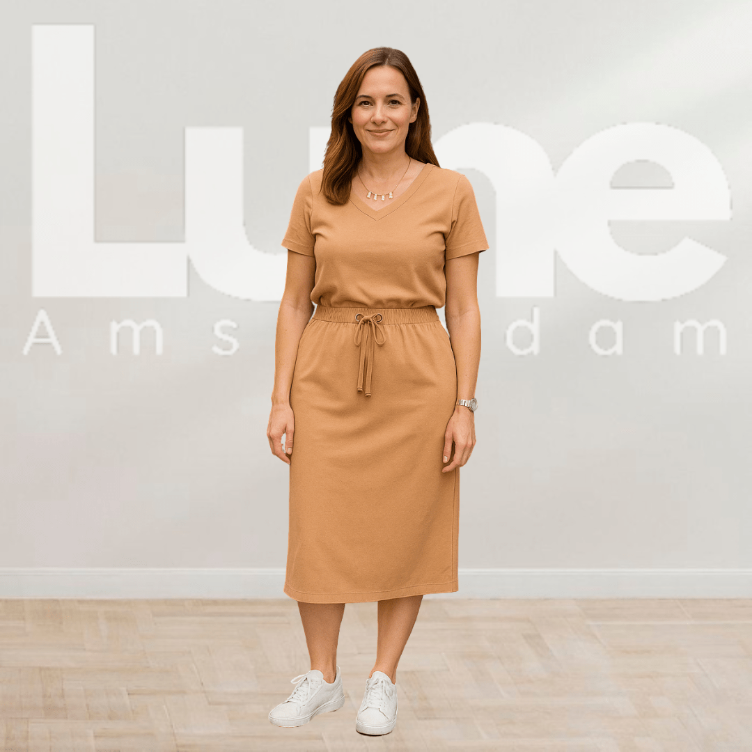 Noa™ | Stilfuld top og nederdel med V-hals