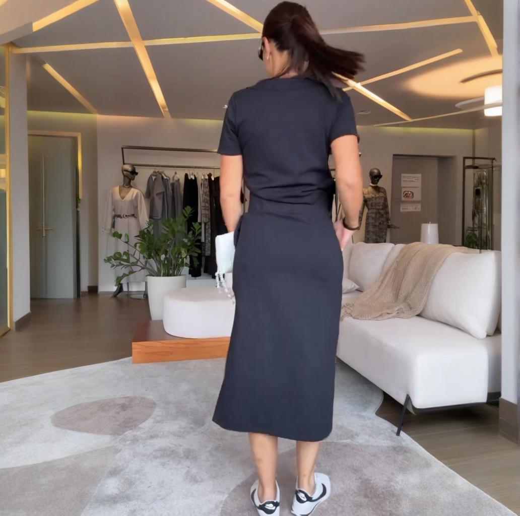 Noa™ | Stilfuld top og nederdel med V-hals